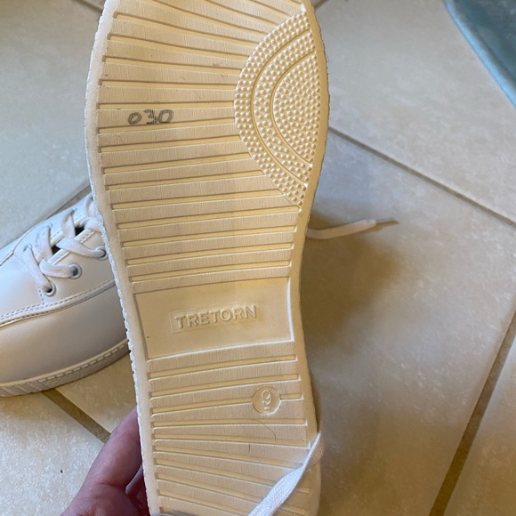 Brand new Tretorns! Never worn! - Picture 2 of 3
